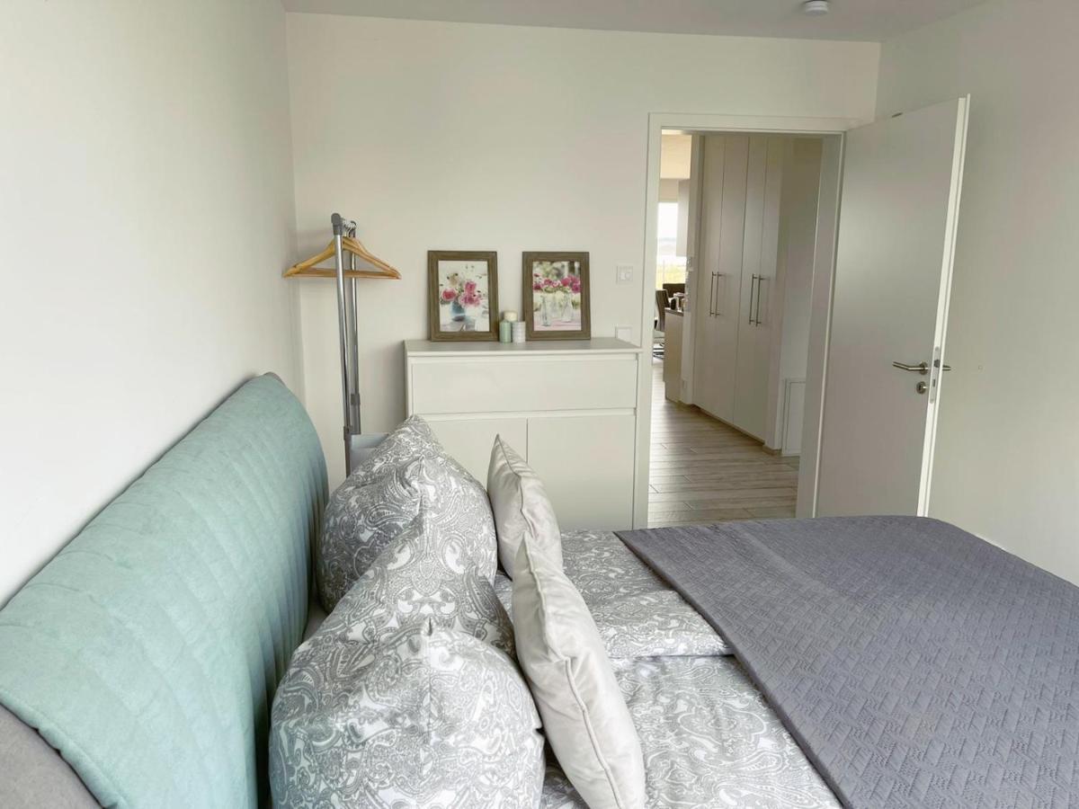 Exklusives Apartment Mit Blick Auf Den See グロースレッシェン エクステリア 写真
